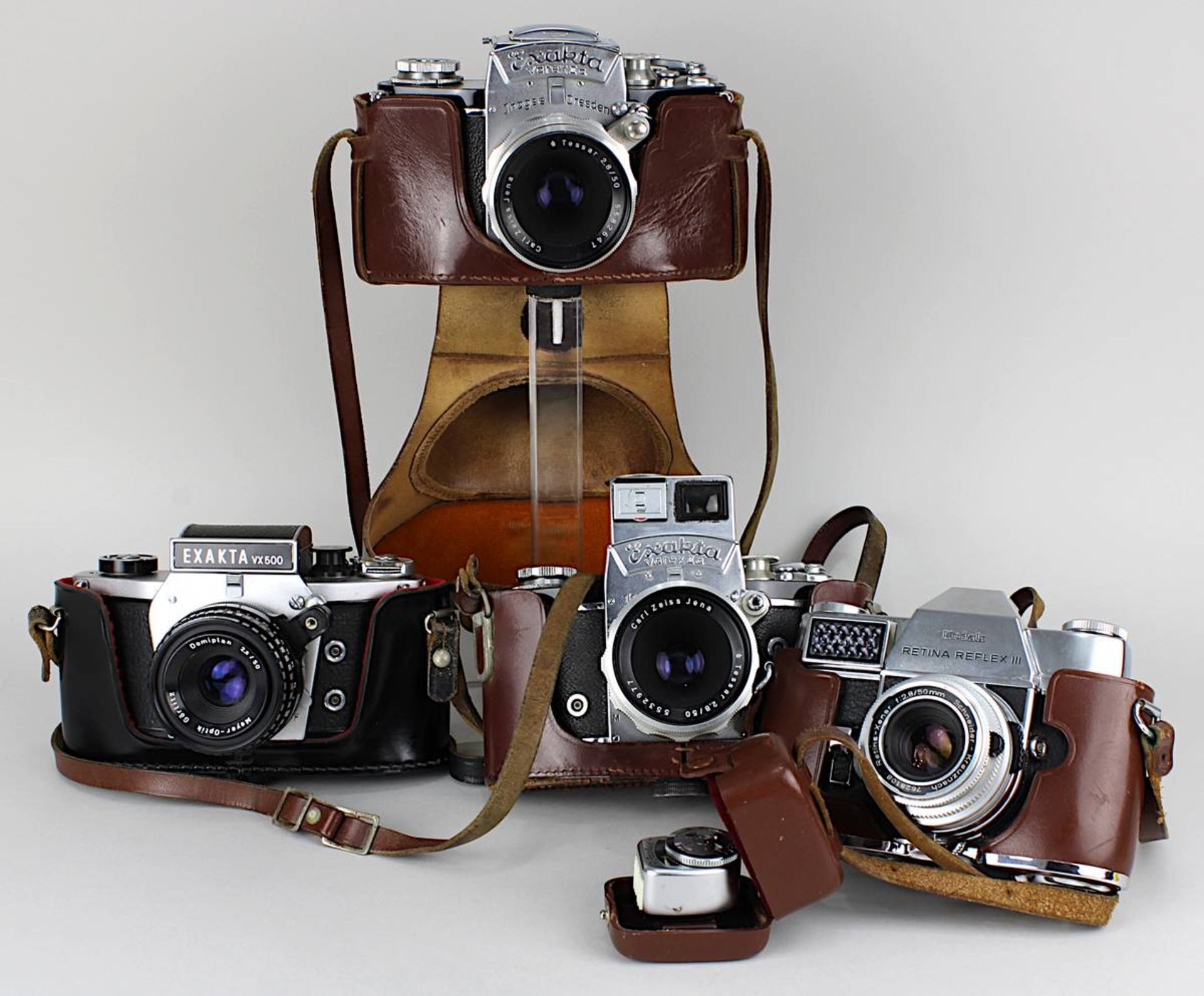 3 Exakta-Kameras und 1 Kodak Retina Reflex: 2x Exakta Varex IIa, Ihagee Dresden, mit Carl Zeiss Jena