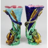 Sarreguemines, Paar Prunkvasen mit plastischen Delfinen, Utzschneider & Cie um 1890, Keramik