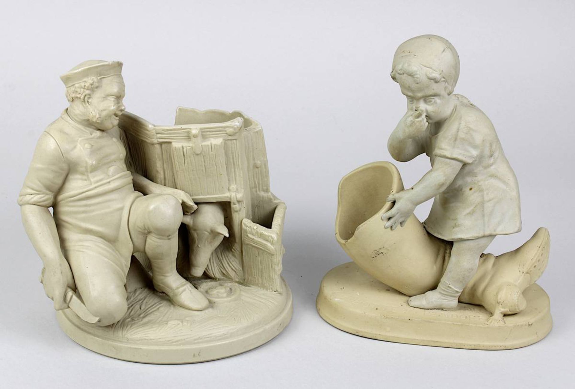 Zwei Sarreguemines Steinzeug-Figurenvasen, Utz Schneider & Cie um 1870: "La botte de Pandore", H