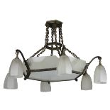 Art-Déco Hängelampe, Frankreich um 1930, schmiedeeisernes Lampengestell, mittig mit großem Schirm,