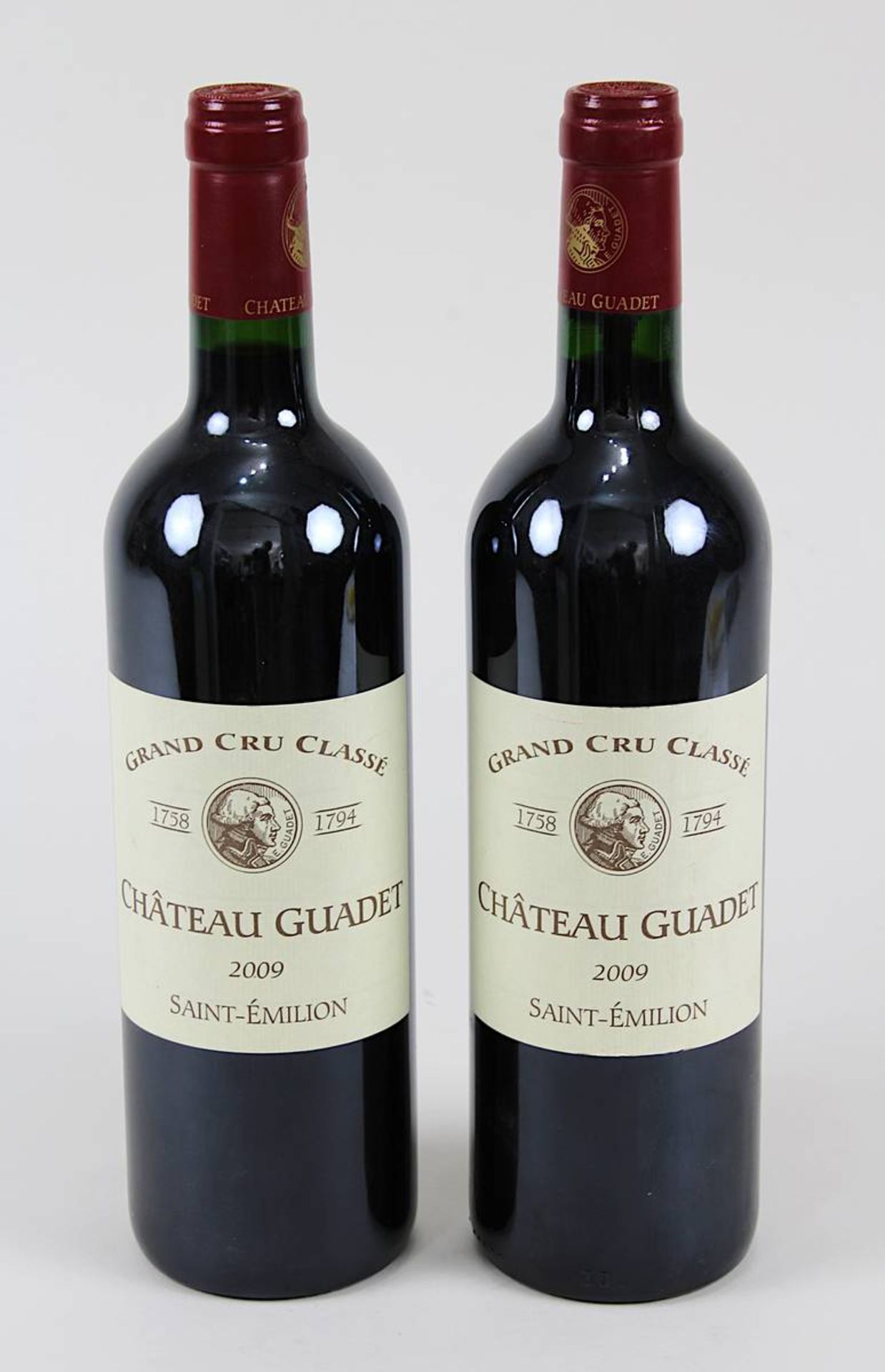 Zwei Flaschen 2009er Châteu Guadet, Saint-Émilion, Grand Cru Classé, jeweils gute Füllhöhe, 3054 -