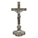 Standkreuz aus Silber, Österreich-Ungarn um 1900, aus 800er Silber, auf Fuß Gravur eines in einer