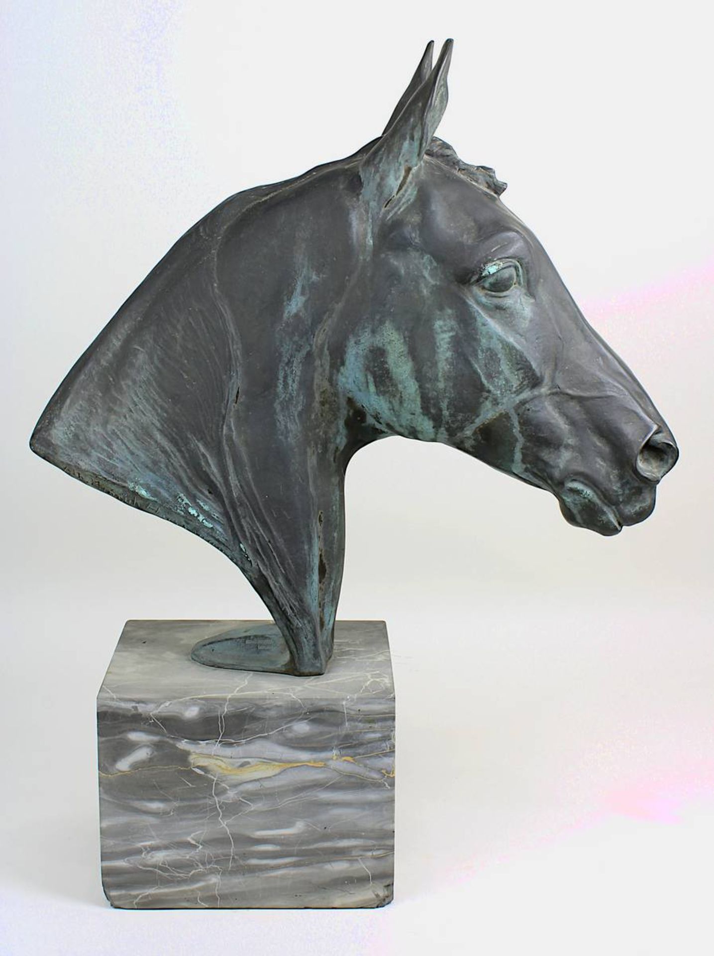 Hussmann, Albert Hinrich (Lüdingworth 1874 - 1946 Fürstenberg), Pferdekopf, Bronze mit grüner, - Bild 3 aus 5