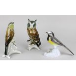 Drei Porzellan-Vogelfiguren, Ens, deutsch Mitte 20. Jh, alle farbig staffiert und mit grüner bzw.
