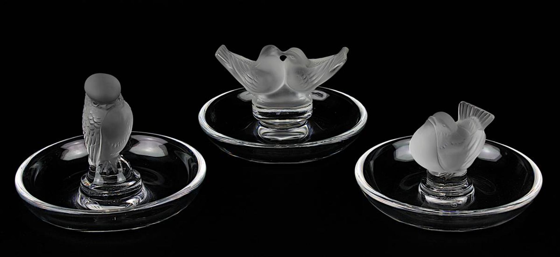 Drei Lalique Ringschalen mit Vogelmotiven, Wingen-sur-Moder 2. H. 20. Jh., H: 5,5 bis 7 cm, D: je