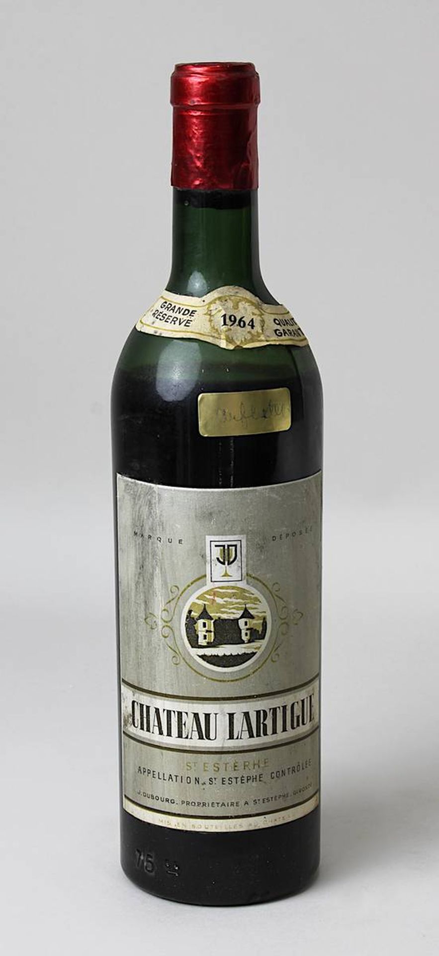 Eine Flasche 1964er Château Lartigue, St. Estephe, Gironde, Füllhöhe untere Schulter, 3211 - 0053