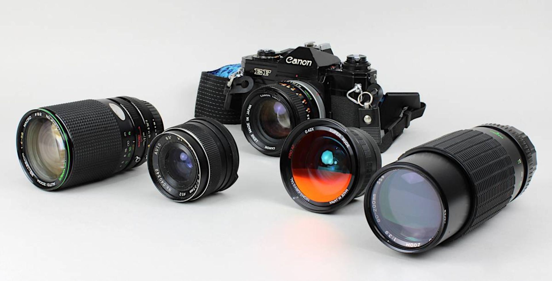 Canon EF Kamera, Nr. 318096, mit 4 Objektiven: Crystal Titanium 42x Super Wide; Hanimex HMC 1:4-5,6,