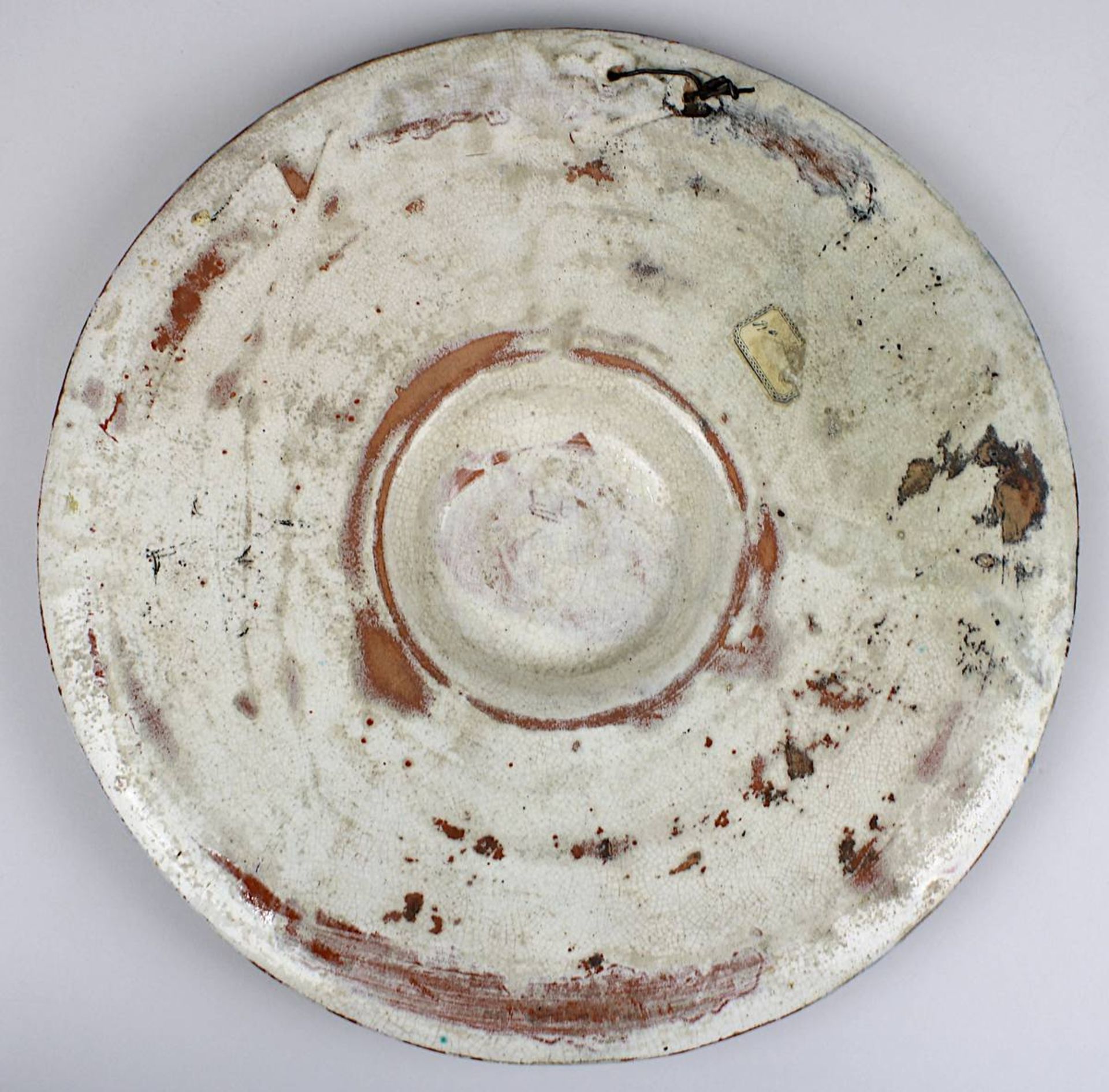 Fayence Bildplatte, wohl Italien 17. / 18. Jh., Keramik, roter Scherben, Schauseite mit fünf - Image 2 of 2