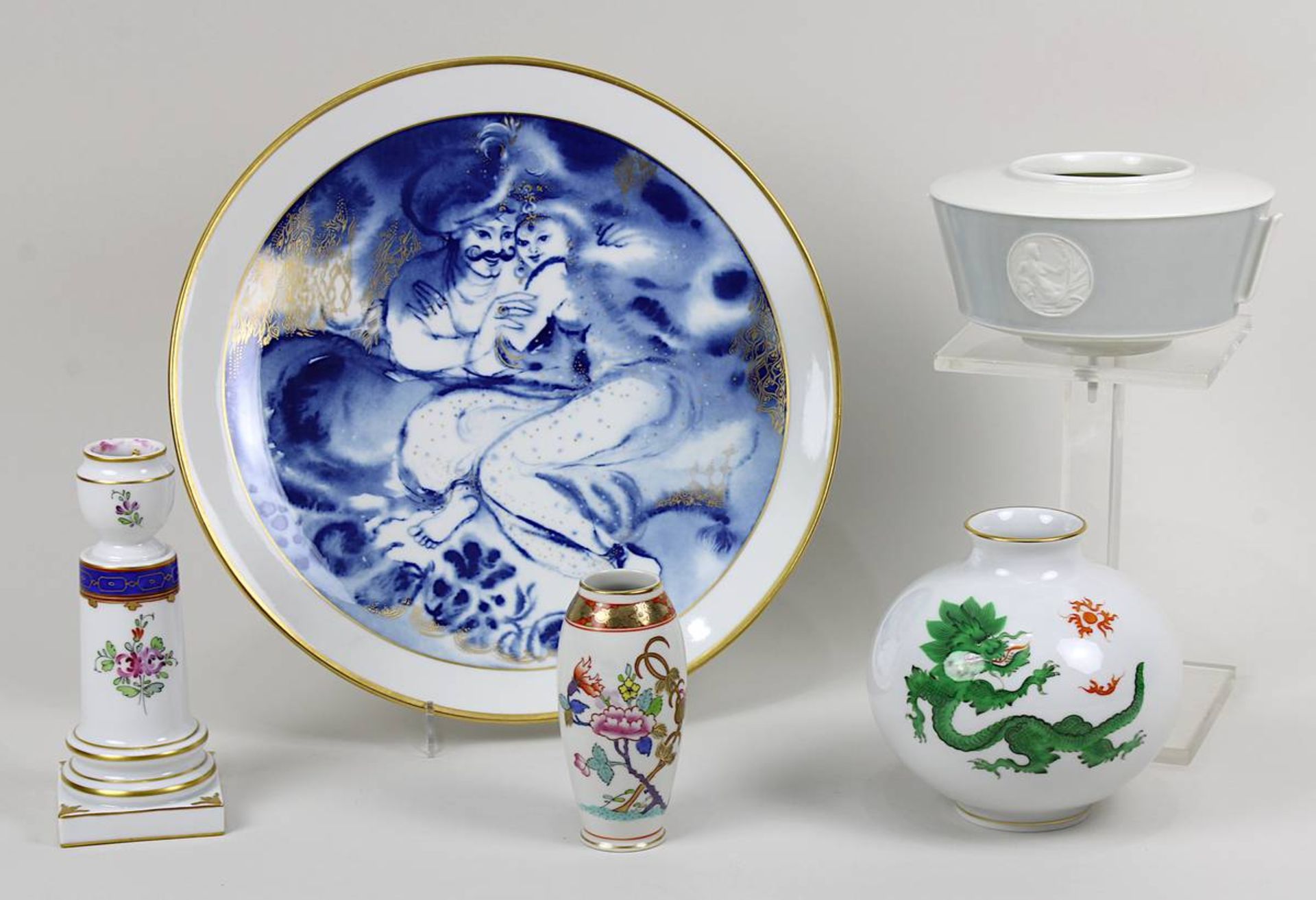 Fünf Teile Porzellan, 2. H. 20. Jh., Meissen, KPM u. weitere Manufakturen: bauchige Vase, Meissen,
