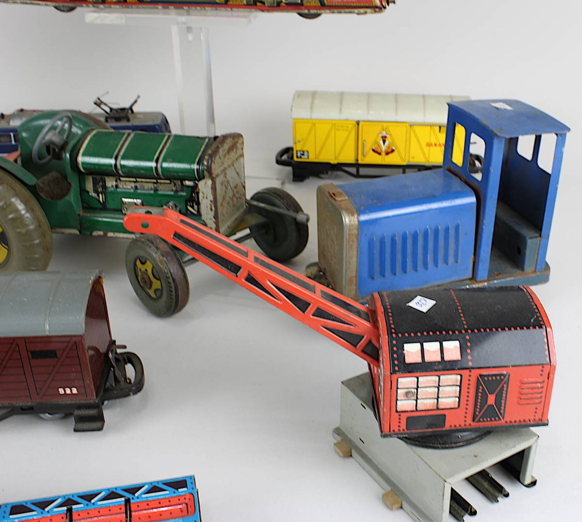 Konvolut Blechspielzeug, Mitte 20. Jh., verschiedene deutsche Firmen, bestehend aus 3 Waggons, 1 - Bild 4 aus 6