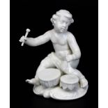 Putto als Trommler, Nymphenburg 2. H. 20. Jh., Weißporzellan, Figur aus dem Puttenorchester von F.