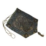 Osmanische Stofftasche mit Stickereien arabischer Schriftzeichen, um 1900, Stickerei zum Teil aus