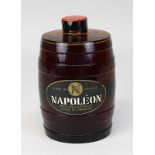 Eine Flasche Napoléon Armagnac, in Fassform, 0,7 L., Union des Coopératives Viticoles de L'Armagnac,