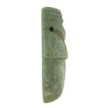 Jadeit-Amulettanhänger in Form einer stark stilisierten menschlichen Figur im Profil, Guanacaste,