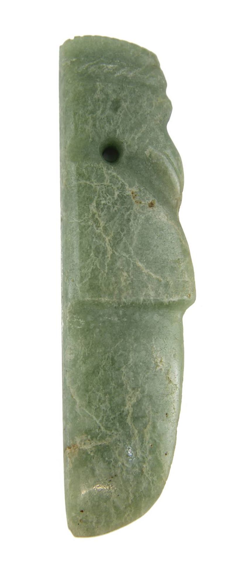 Jadeit-Amulettanhänger in Form einer stark stilisierten menschlichen Figur im Profil, Guanacaste,