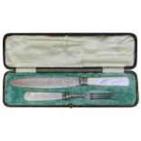 Vorlegebesteck, Silber u. Perlmutt, England, Sheffield, 1897, bestehend aus: Gabel u. Messer mit