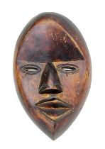 Maske der Dan, Cote d'Ivoire, ausdrucksvolle Gesichtsmaske, Holz geschnitzt und dunkel gefärbt, 35 x