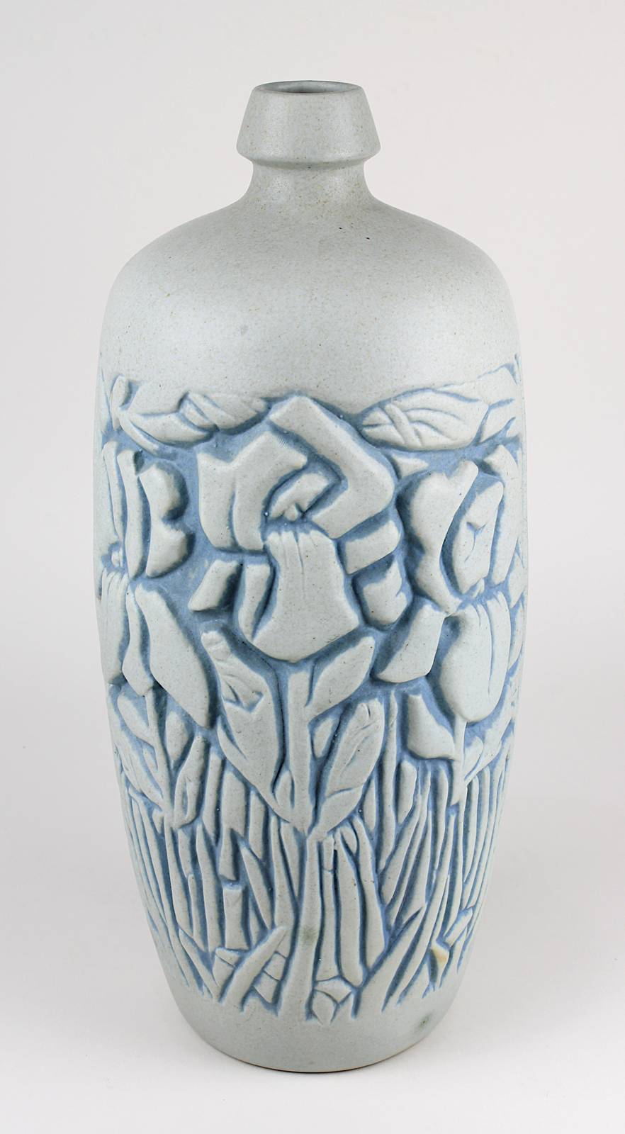 Mougin Art-Déco Porzellanvase mit Blumendekor, Nancy um 1920, Porzellankorpus weißer Scherben,