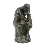 "Der Denker", Bronzefigur nach dem Original von Auguste Rodin, mit grünbrauner Patina, auf Fels