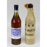 Zwei Flaschen Cognac, J & F Martell, 1960er Jahre, Région de Cognac, Füllhöhe: Halsansatz bzw.