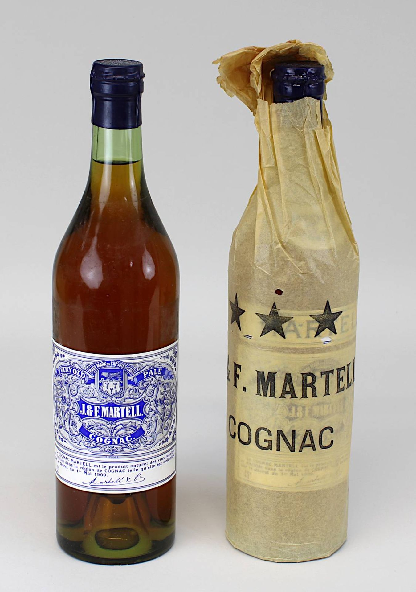 Zwei Flaschen Cognac, J & F Martell, 1960er Jahre, Région de Cognac, Füllhöhe: Halsansatz bzw.