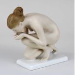 Rosenthal Porzellanfigur "Die Trinkende", Entwurf Ernst Wenck 1930er Jahre, Porzellan, weißer