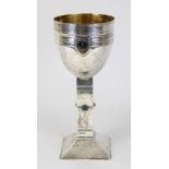 Pokal aus 800er Silber, Silberschmiede Gutruf Hamburg, Jugendstil um 1910, pyramidenförmiger Fuß mit