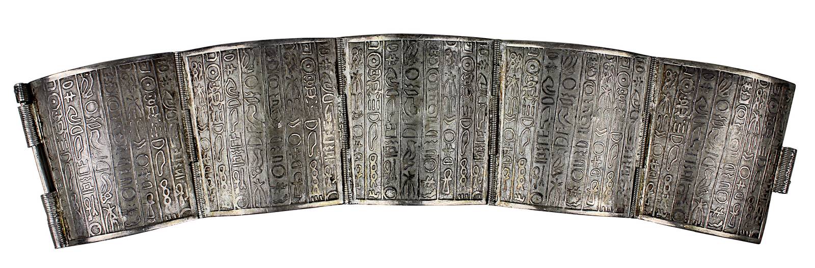 Silberarmband mit Hieroglyphendekor, Ägypten um 1920, fünf fast rechteckige Glieder mit im Relief