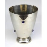 Vase im Art Deco Stil, 2. H. 20. Jh., glockenförmig, mit gestuftem Rundfuß, Metall versilbert,