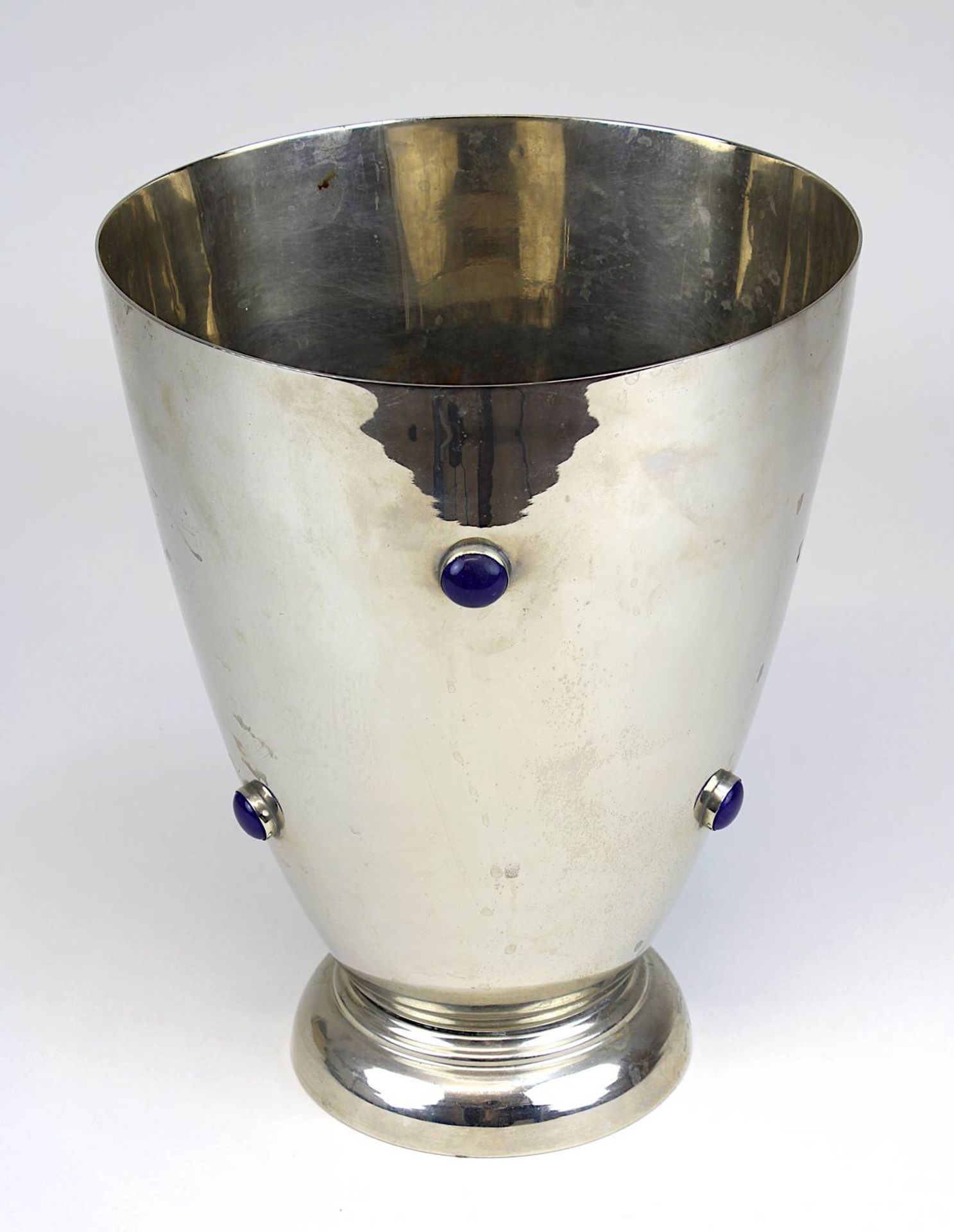 Vase im Art Deco Stil, 2. H. 20. Jh., glockenförmig, mit gestuftem Rundfuß, Metall versilbert,