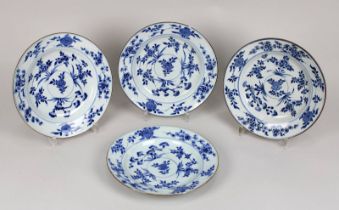 4 Porzellanteller China, Kangxi-Periode (1654-1722), Porzellan blaugrauer Scherben, unter Glasur