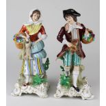 Paar mit Wildbret u. Blumenkörben, Porzellanfiguren, Sitzendorf Thüringen, 2. H. 20. Jh., farbig