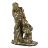 Bronzefigur Mutter, sich über ihr Kind beugend, deutsch um 1970, nicht signiert, H 26,5 cm, B 20 cm,