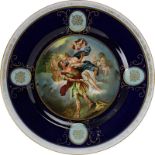 Teller mit mythologischem Motiv, Wien um 1900, polychrom und gold staffiert, Spiegel mit Aurora