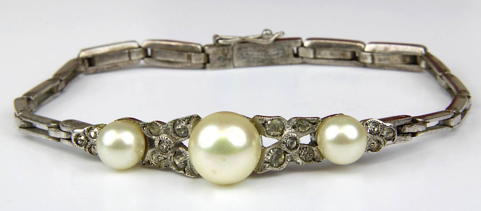 Art Déco Silberarmband mit Wachsperlen und Glasstrassbesatz, Deutschland um 1920, 925 gestempelt,