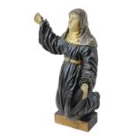 Barocke Holzfigur einer knienden Nonne, 18. Jh., wohl Lindenholz, farbig gefasst, an beiden Händen