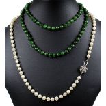 Perlenkette mit Weißgold-Brillantverschluss und Kette aus Jadeperlen: Kette aus Akoya-
