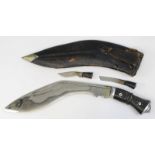 Löwenkopf-Khukuri, Indien oder Nepal Mitte 20. Jh., Klinge auf der einen Seite ornamental