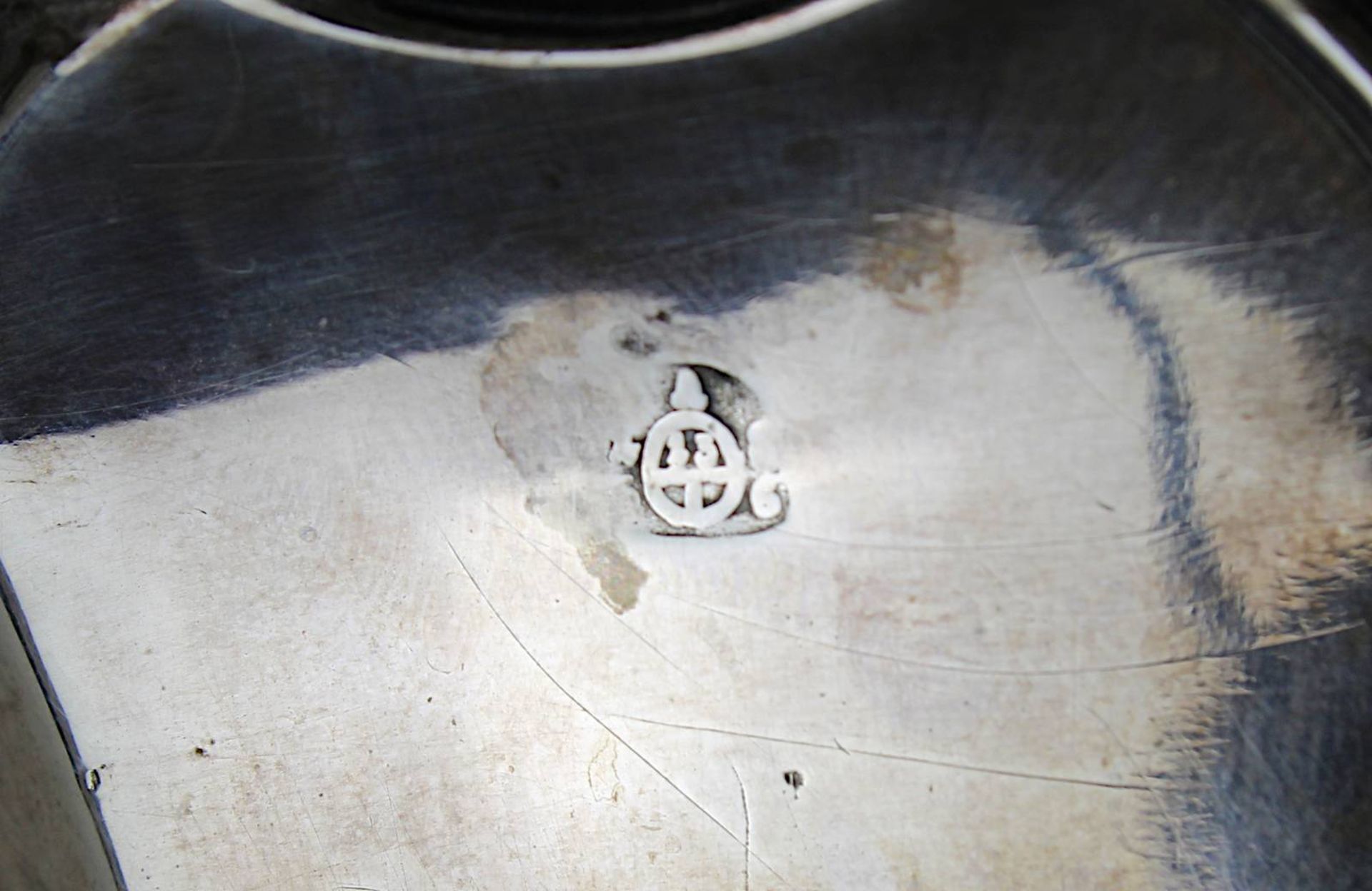 Wiener Silberbecher in barocker Form, im Boden Herstellermarke AR, am Mündungsrand Wiener Radstempel - Image 2 of 2