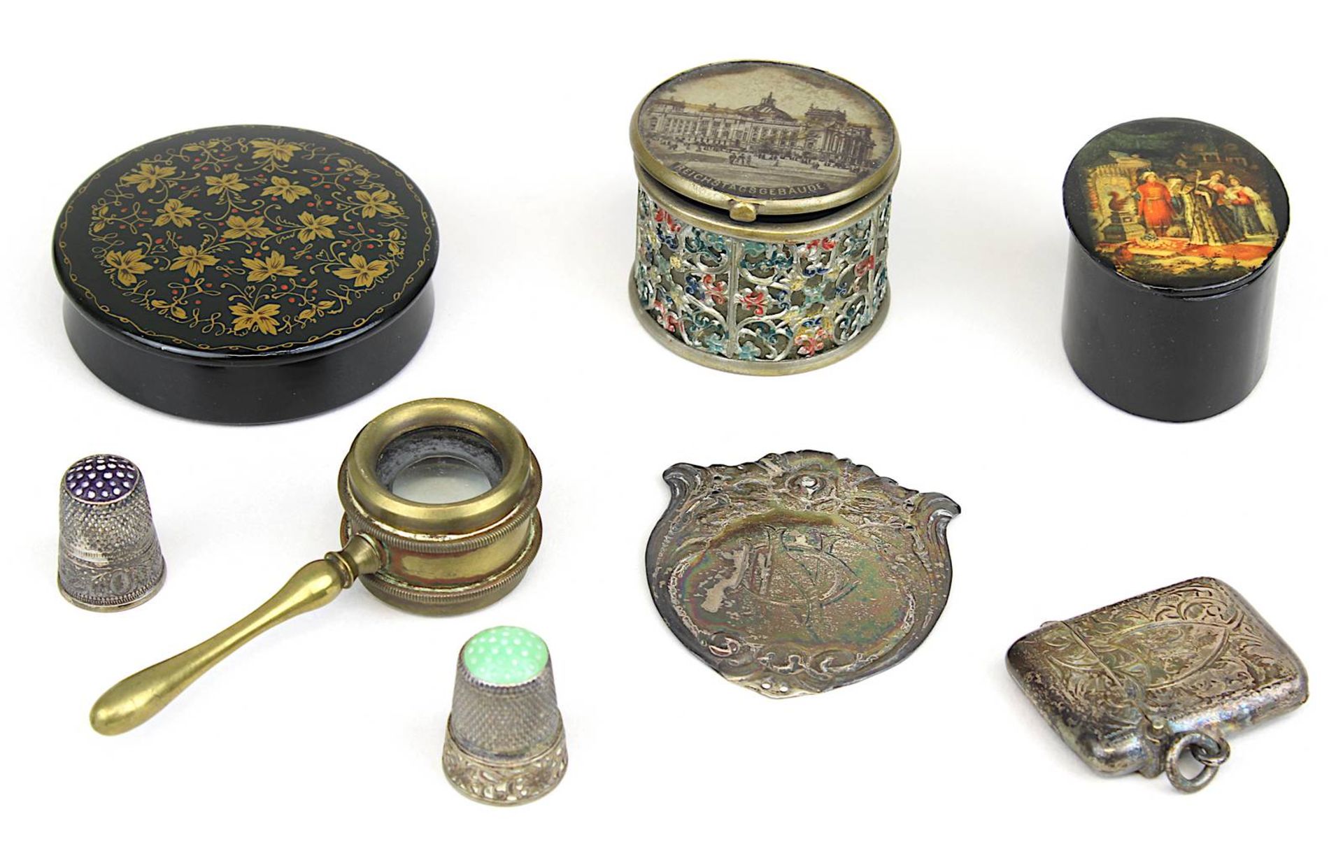 Konvolut kleine Gegenstände, teils aus Silber: 2 kleine russische Lackdosen mit gedruckten bzw.