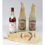 Drei Flaschen Cognac, 1960er Jahre, Chateau Paulet, J. Maurice Lacroux Jarnac, Füllhöhe: obere