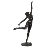 Bronzekünstler 20. Jh., tanzender weiblicher Akt, Bronze mit dunkelbrauner Patina, auf