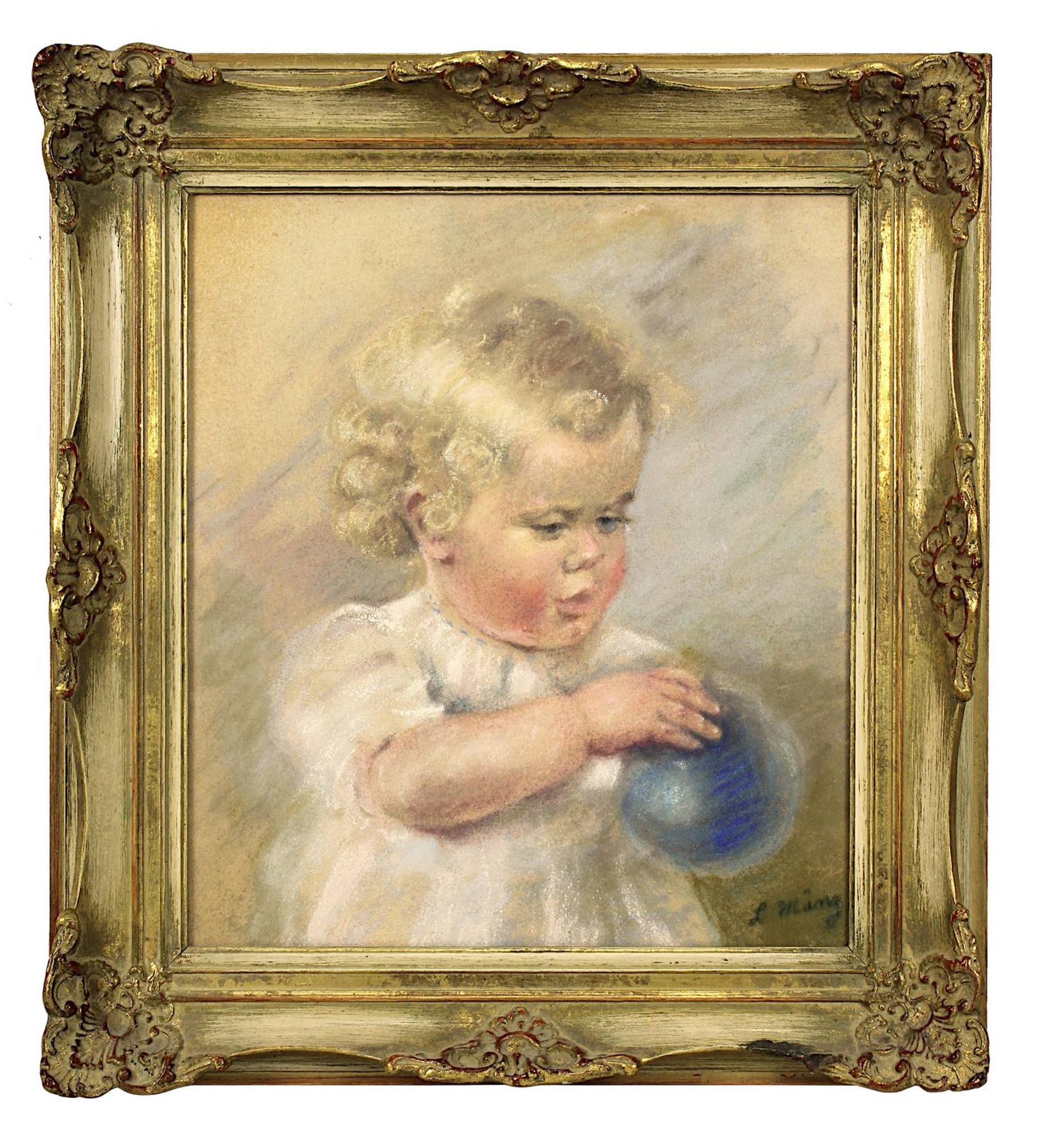 Münz, L., deutscher Bildnismaler 1. H. 20. Jh., Kleines Kind mit blauem Ball, Pastell, re. u.