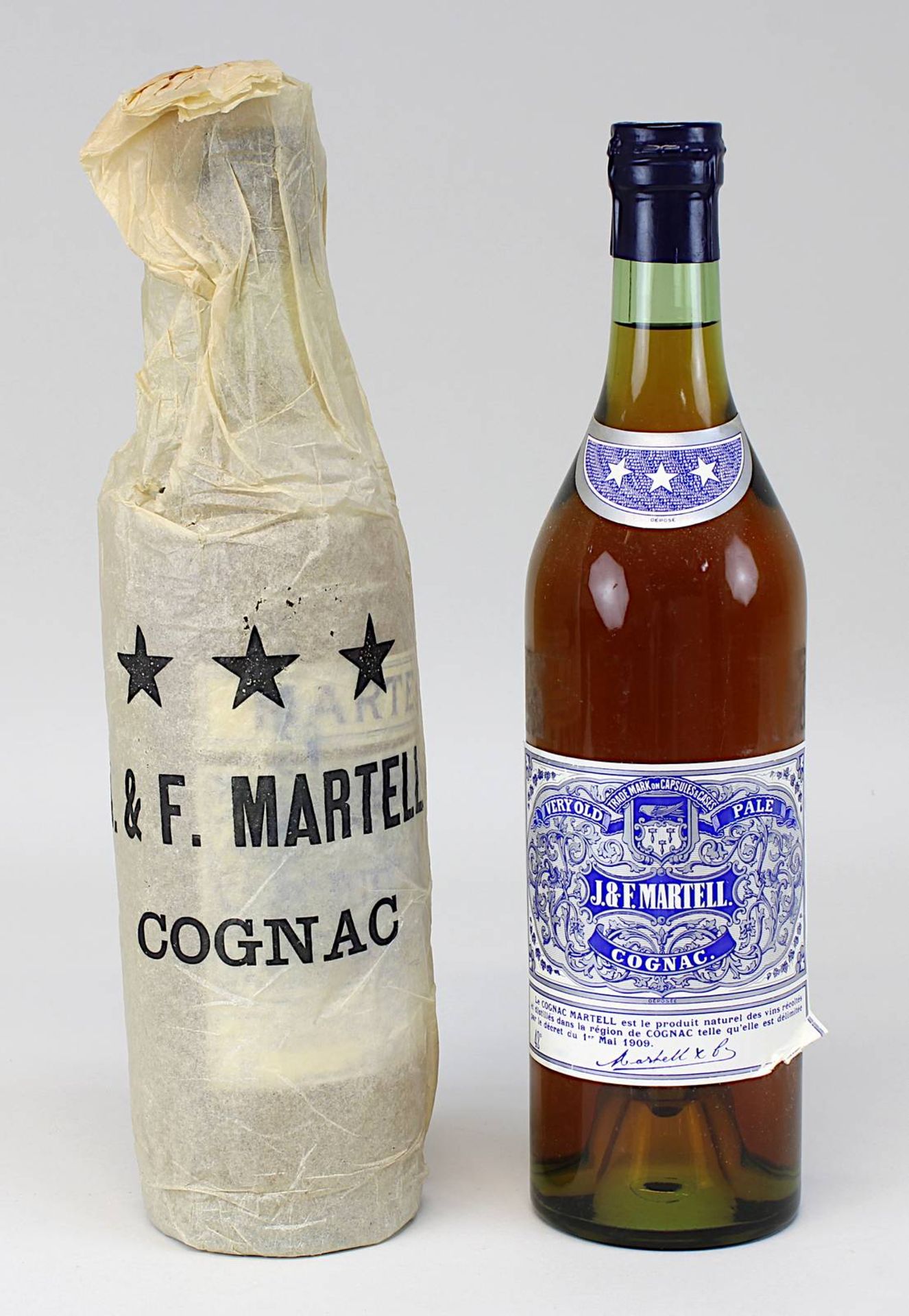 Zwei Flaschen Cognac, J & F Martell, 1960er Jahre, Région de Cognac, Füllhöhe: mittlerer