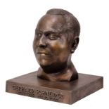 Porträtbüste Gerhard Schneider (29.9.1956 - 15.10.2002), Bronze mit brauner Patina, auf
