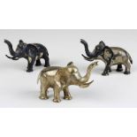 3 Elefantenfiguren aus Silber, Indien um 1950, H 5 cm, L 7 cm, Gesamtgewicht 190 g. 3325-034