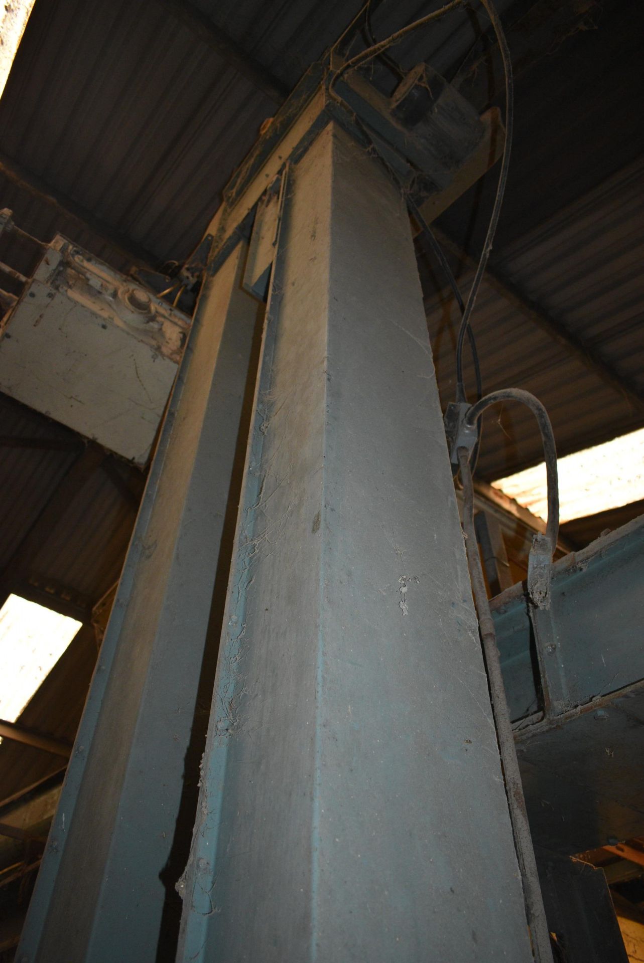 Carier Belt & Bucket Elevator, approx. 270mm wide on leg section, approx. 10m high overall, with - Image 4 of 4
