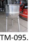 Groen 90L Stainless Steel Hemispherical Pan, with stainless steel jacket rated at 40 psi, the unit