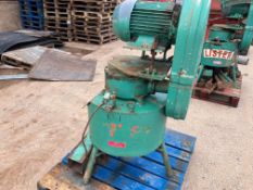 Lister Pellet Press, with spare dies and chutes, loading free of charge - yes, lot located in