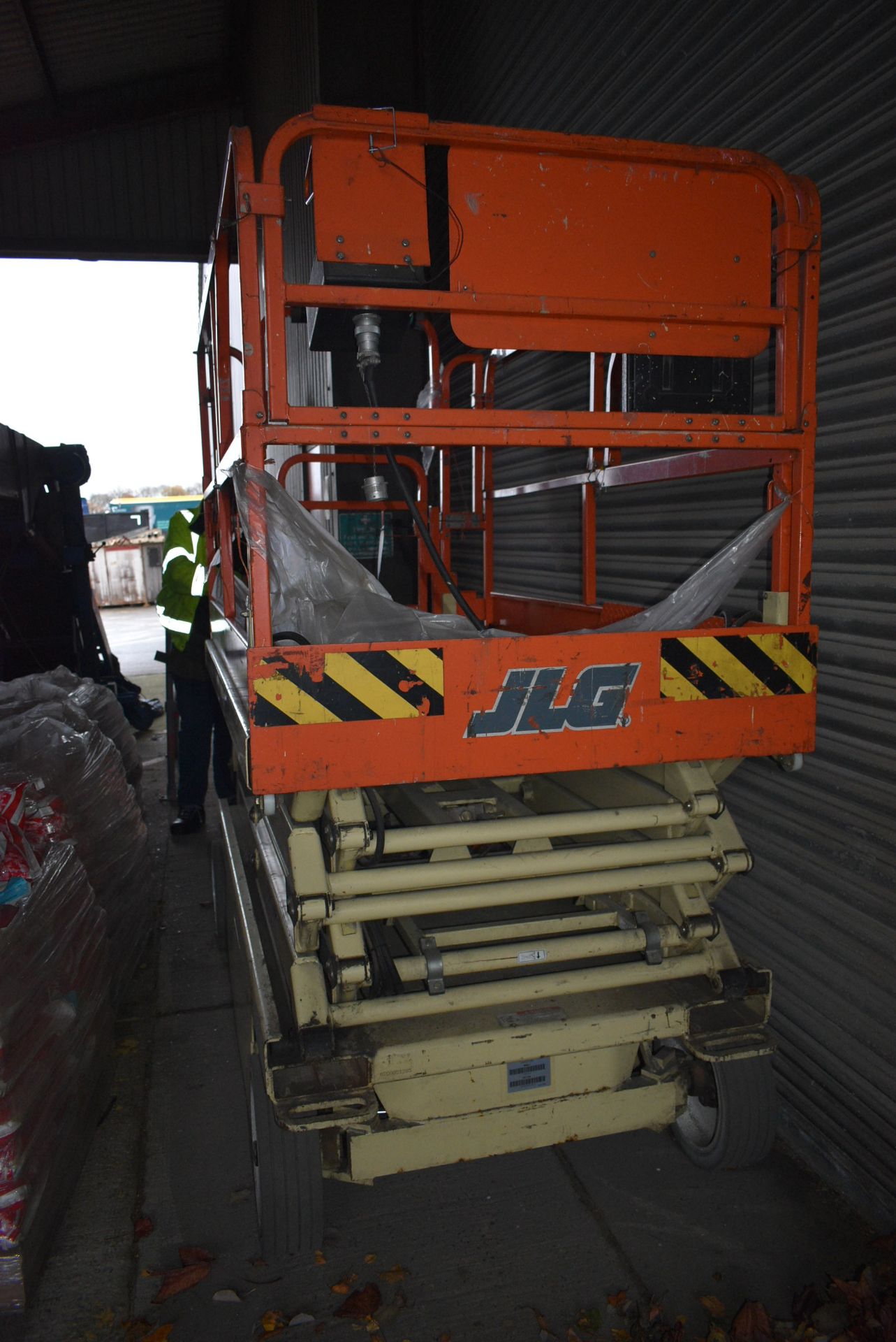 JLG 2646E2 BATTERY ELECTRIC SCISSOR LIFT ACCESS PL - Image 3 of 6